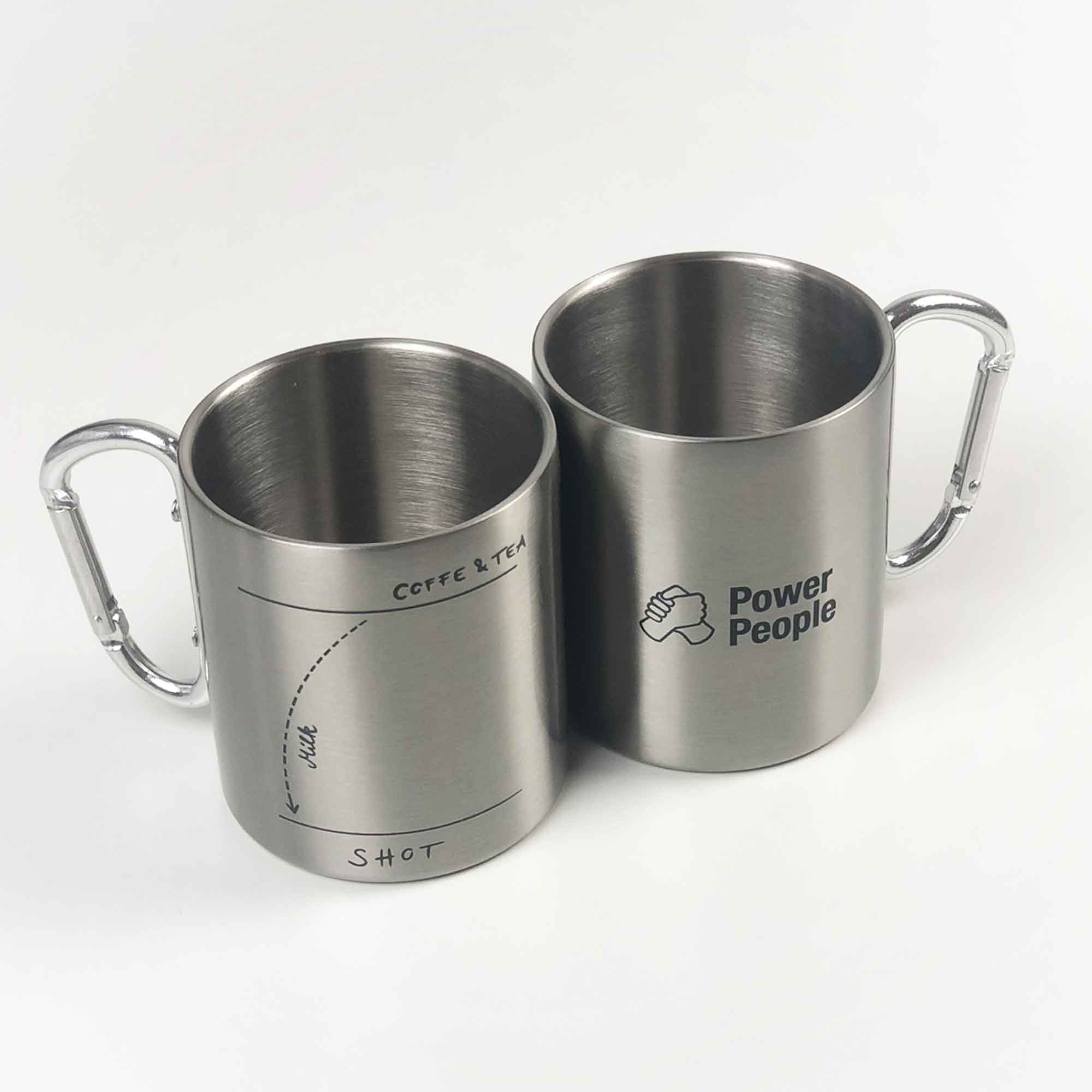 Zwei Edelstahl-Tassen mit Power People Aufdruck
